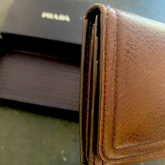 PRADA - Picture 3 of 16